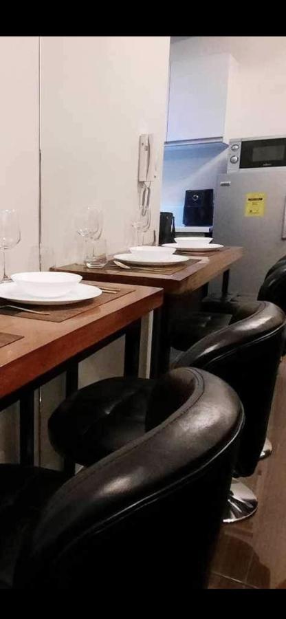 Appartamento Air Luxury Makati Cbd With Balcony Manila Esterno foto