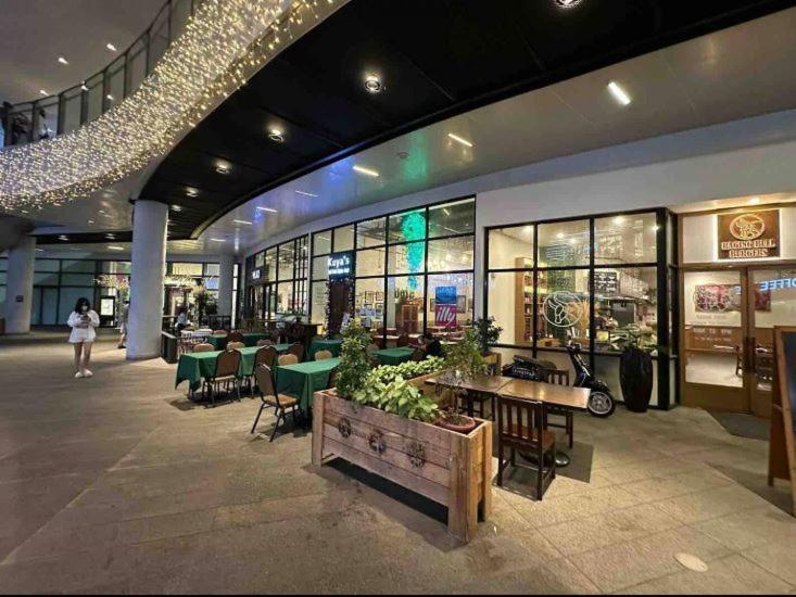 Appartamento Air Luxury Makati Cbd With Balcony Manila Esterno foto