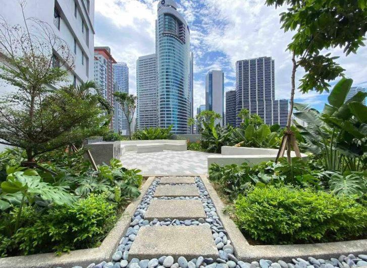 Appartamento Air Luxury Makati Cbd With Balcony Manila Esterno foto
