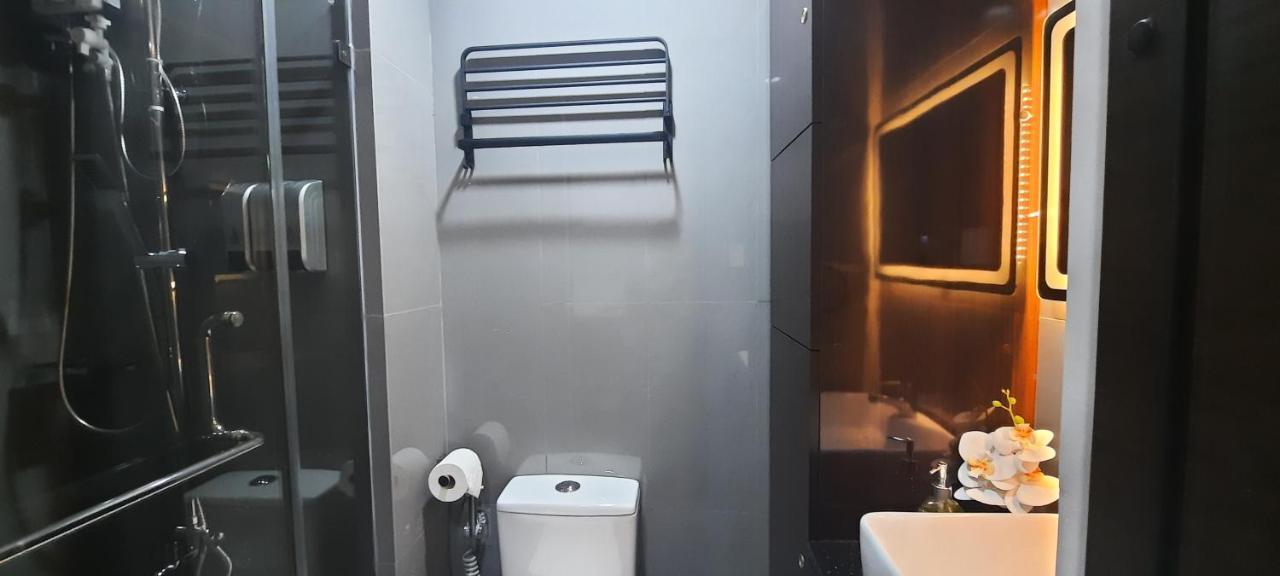 Appartamento Air Luxury Makati Cbd With Balcony Manila Esterno foto
